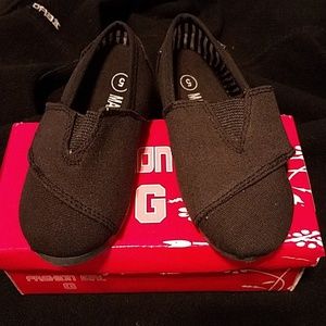 Toddler girl slip-ons